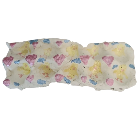 Handmade Air Dry Clay Egg Tray with Metallic Hearts & Yellow Chickens - Picture 2 of 4